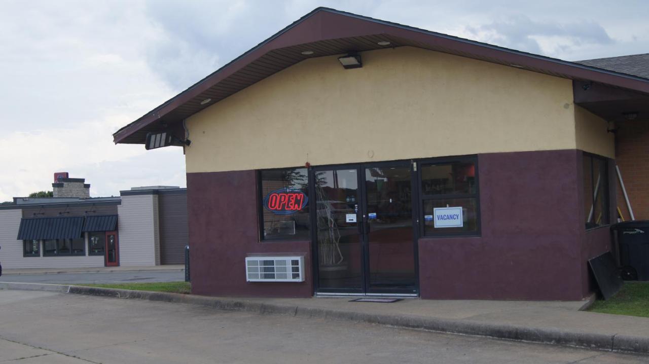 Holiday Lodge & Suites Mcalester Exteriör bild