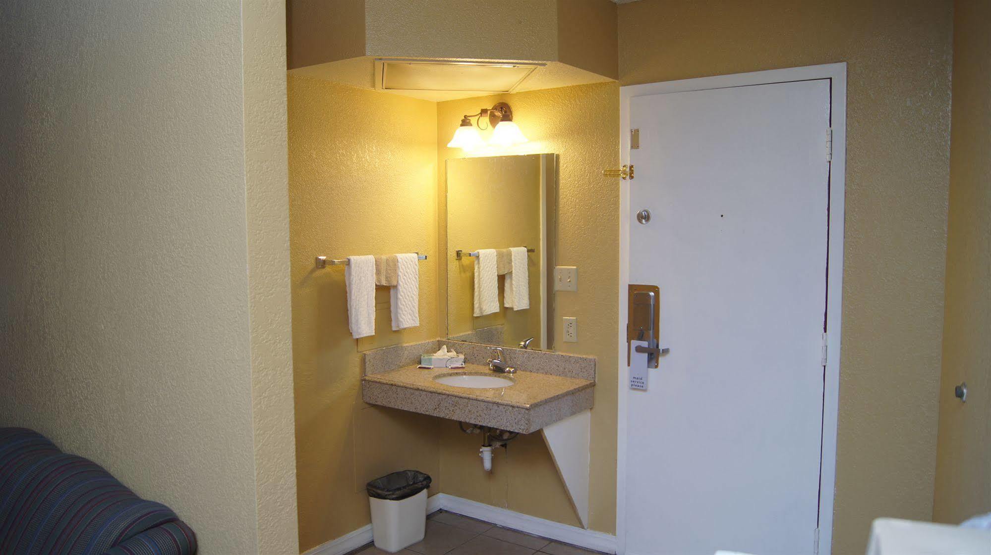 Holiday Lodge & Suites Mcalester Exteriör bild